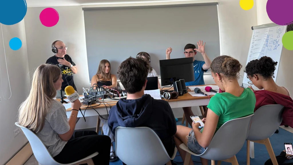 HDE_blog_teenbuzz-radio_3-1024x576